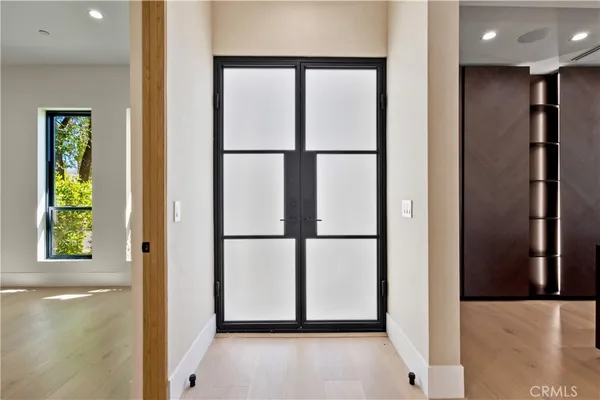 $7,995 | 5935 Yarmouth Avenue, Encino, CA 91316