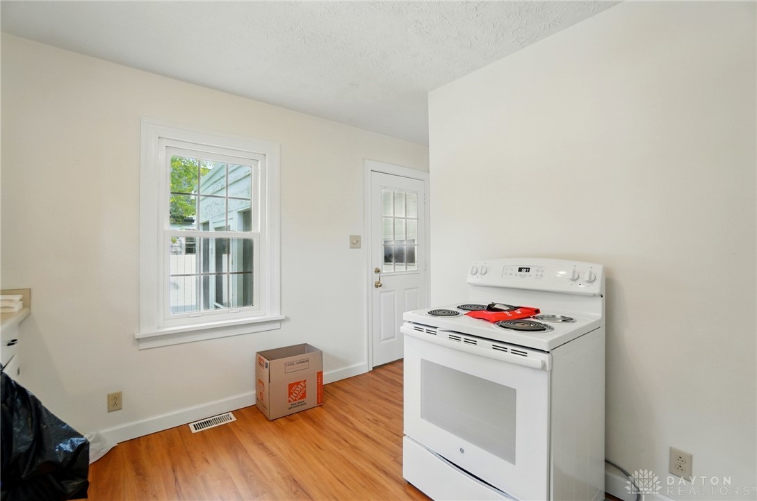 1437 Abingdon Road Kettering, OH 45409 - Photo 8 of 25