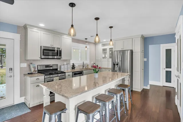 $400,000 | 303 West Evergreen Drive, St. Joseph, IL 61873