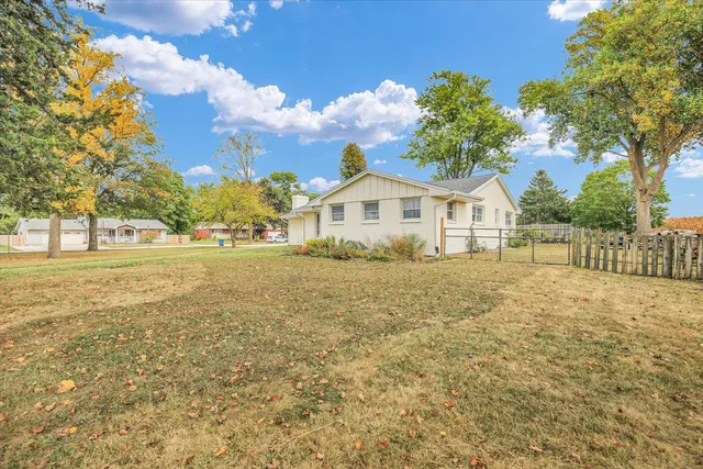 $400,000 | 303 West Evergreen Drive, St. Joseph, IL 61873