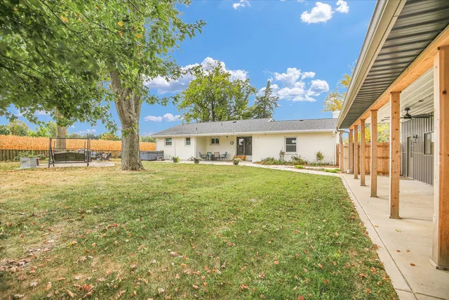 $400,000 | 303 West Evergreen Drive, St. Joseph, IL 61873