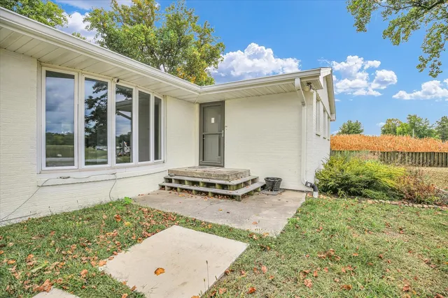 $400,000 | 303 West Evergreen Drive, St. Joseph, IL 61873