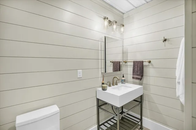 $400,000 | 303 West Evergreen Drive, St. Joseph, IL 61873