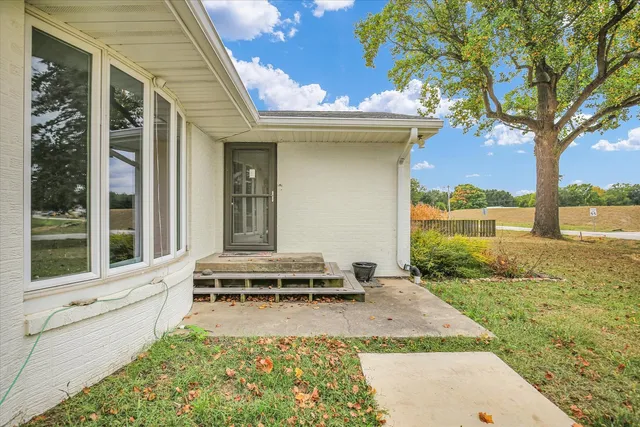 $400,000 | 303 West Evergreen Drive, St. Joseph, IL 61873