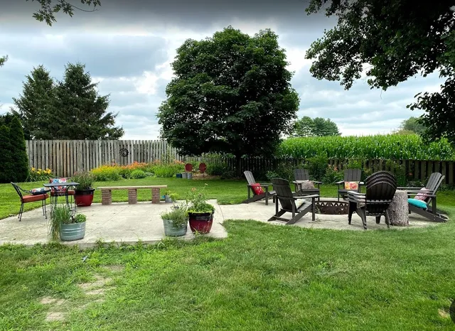 $400,000 | 303 West Evergreen Drive, St. Joseph, IL 61873