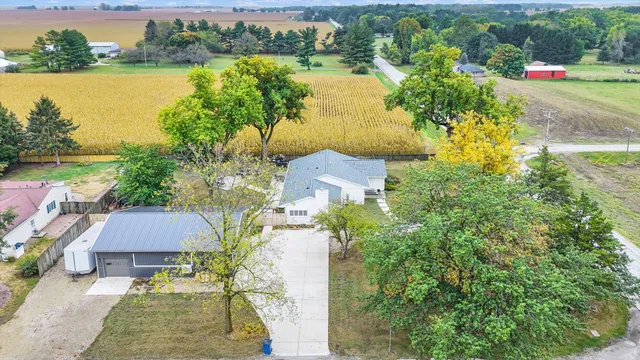 $400,000 | 303 West Evergreen Drive, St. Joseph, IL 61873