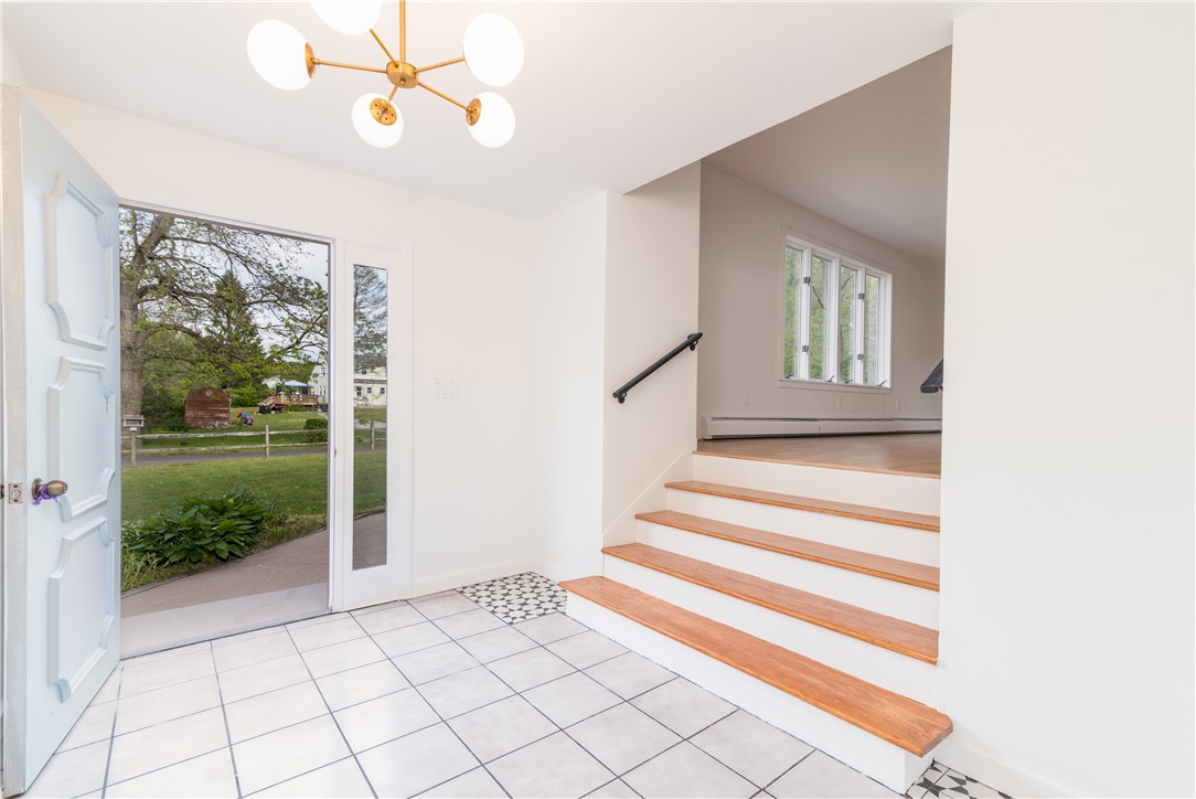 9 Christian Hill Road Westerly, RI 02891 - Photo 6 of 33 Entry