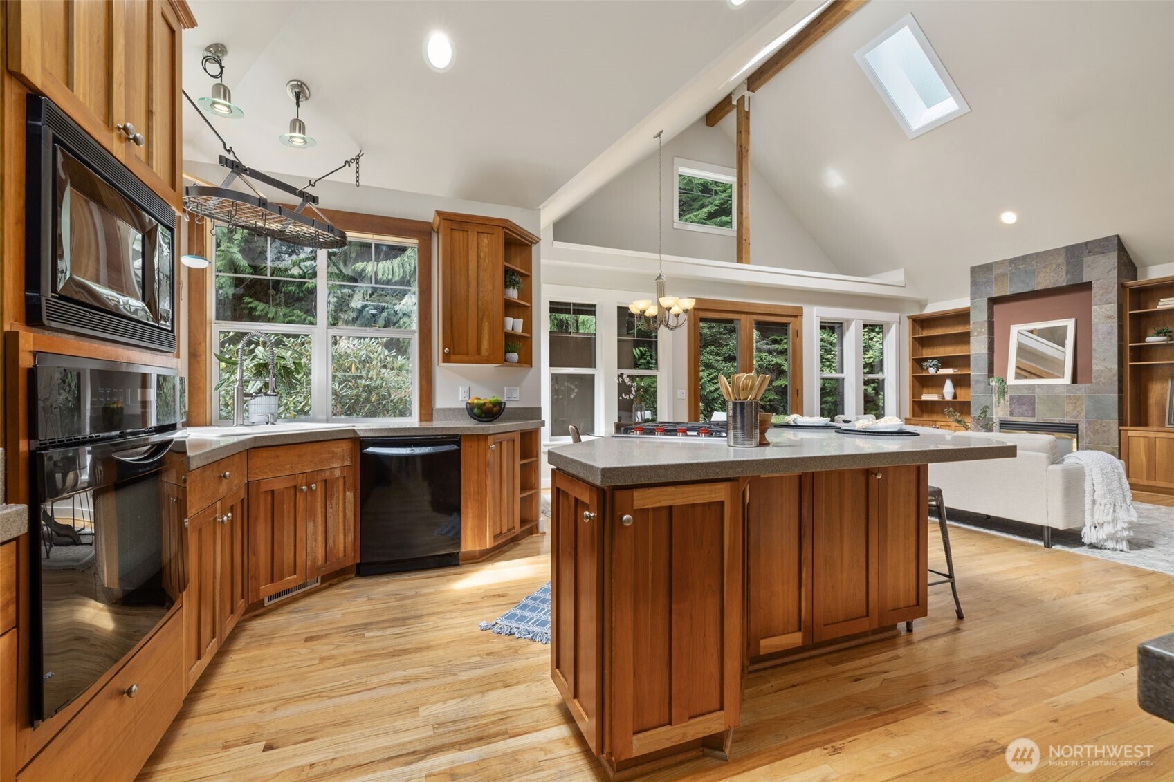 6425 Haley Loop Road Northeast Bainbridge Island, WA 98110 - Photo 10 of 40