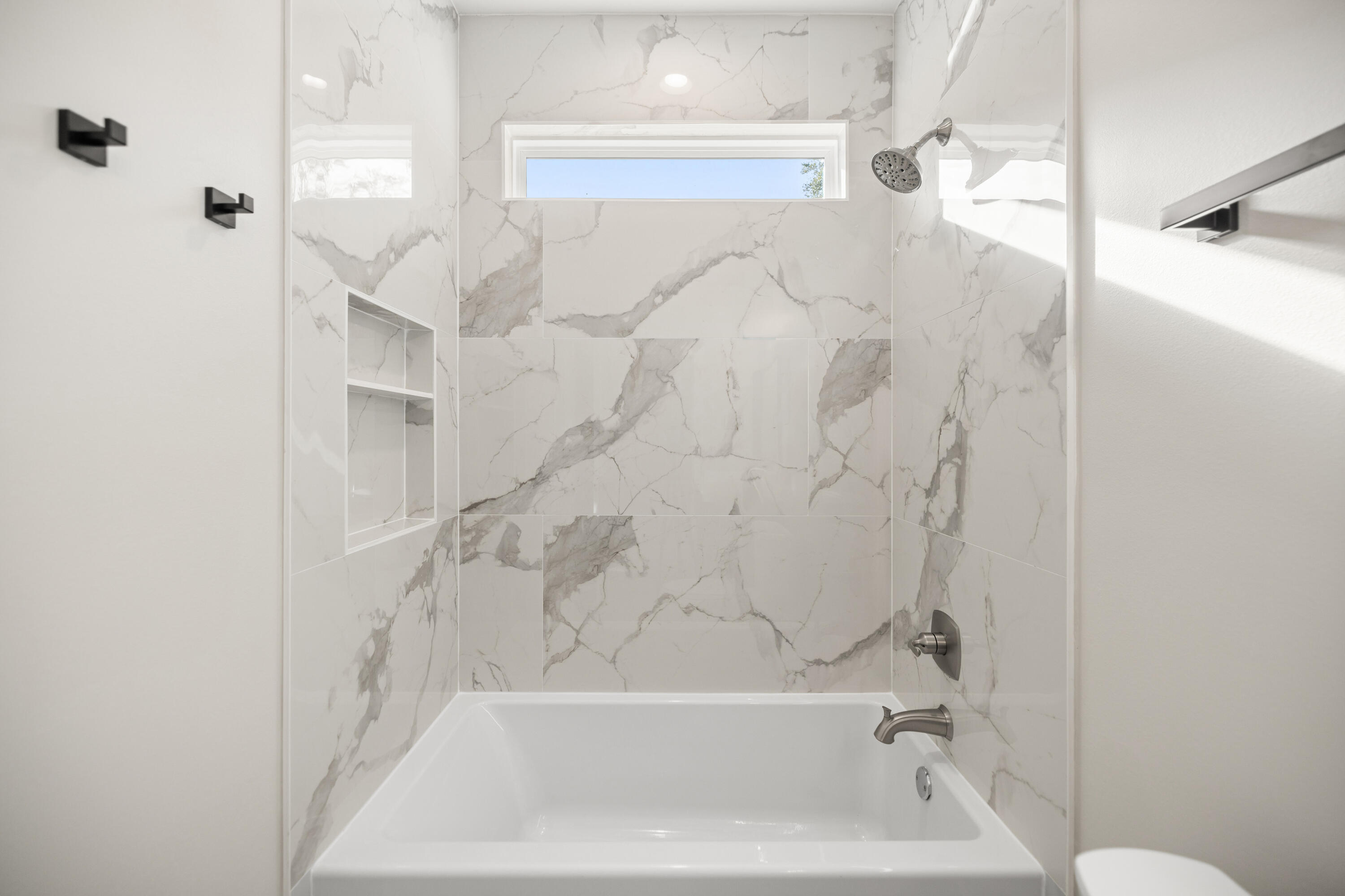 109 Spruce Street Freeport, FL 32439 - Photo 21 of 31 2nd Bathtub-Shower