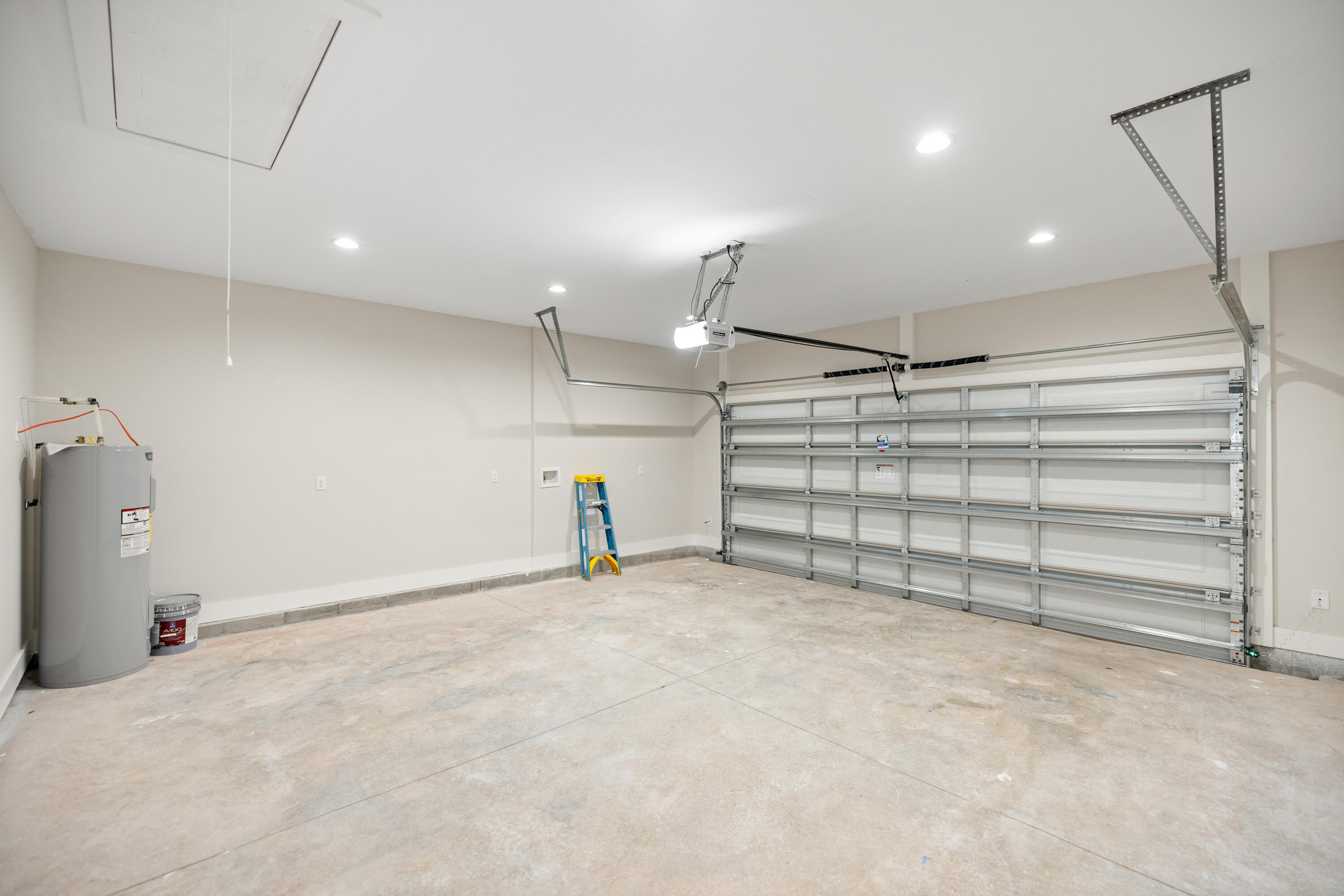 109 Spruce Street Freeport, FL 32439 - Photo 27 of 31 Garage