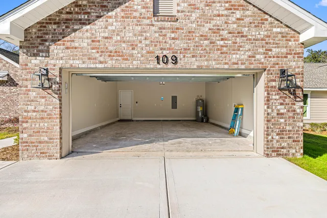 a view of an empty room with a ceiling fan
