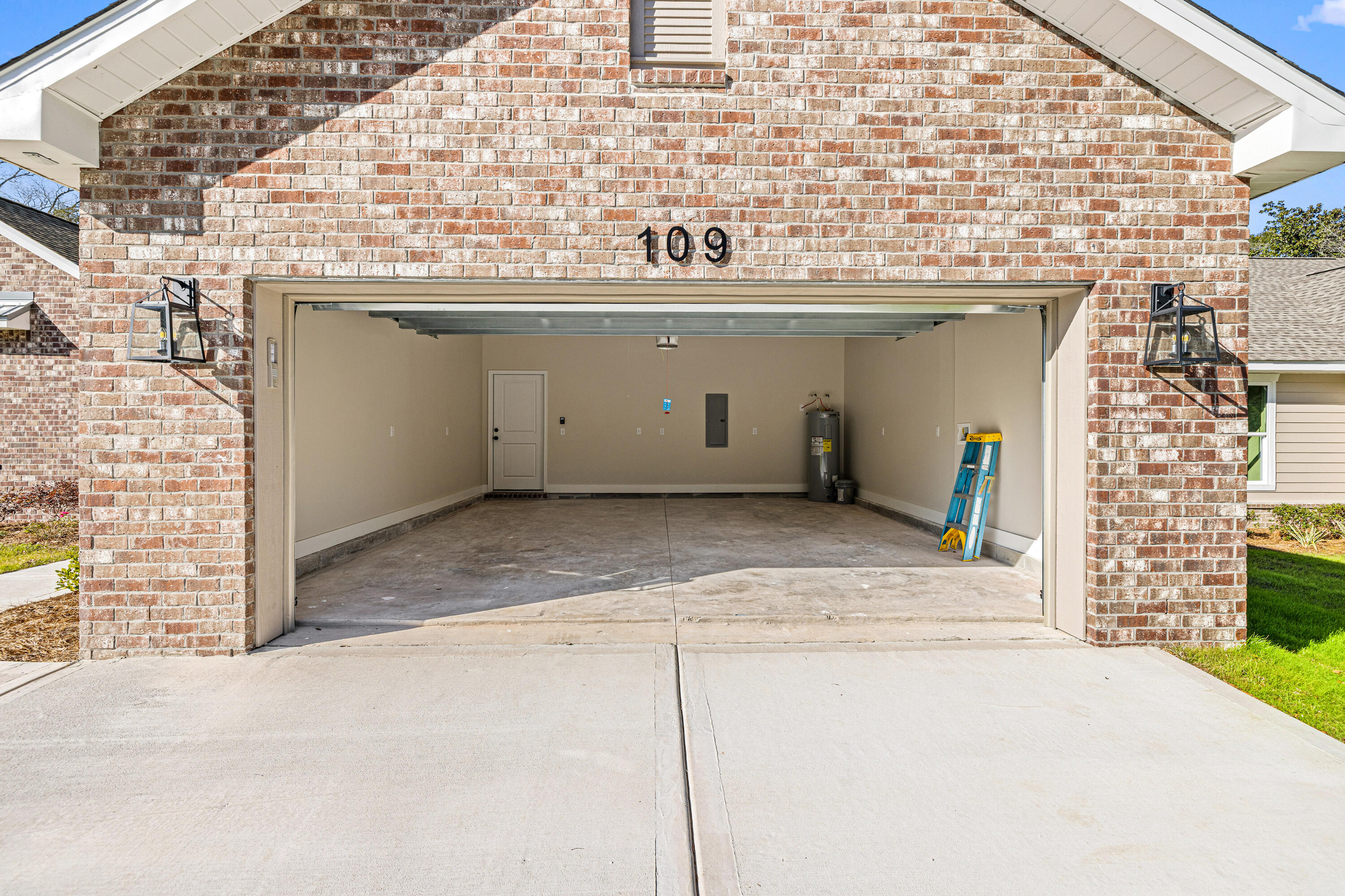 109 Spruce Street Freeport, FL 32439 - Photo 28 of 31 Garage 2