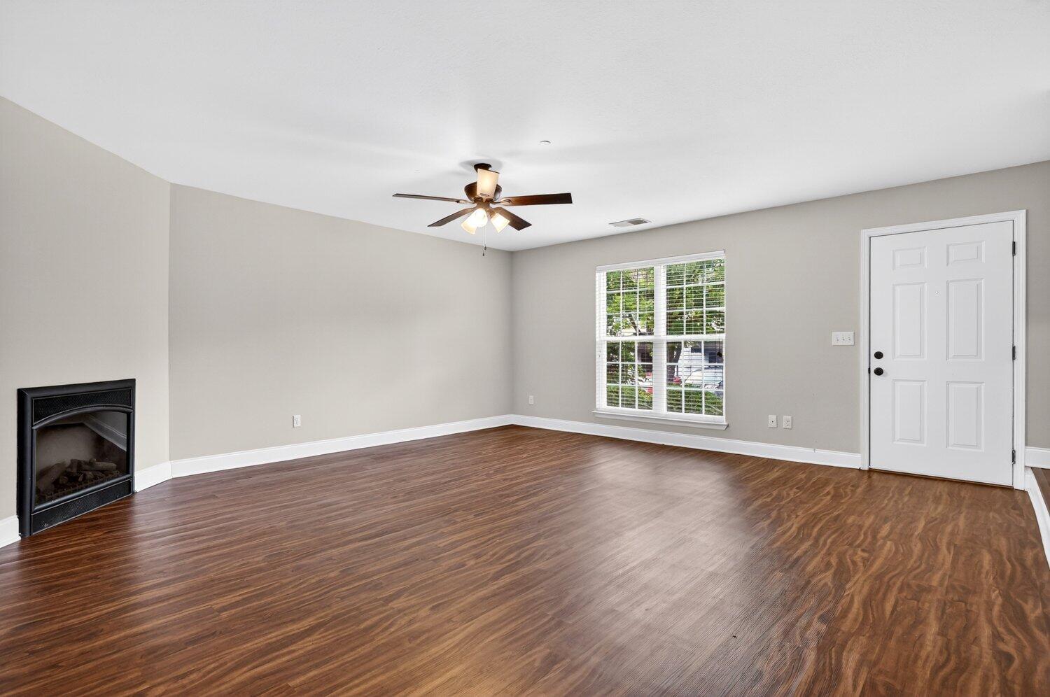 1125 Maple Tree Lane Chattanooga, TN 37421 - Photo 8 of 30 Living room