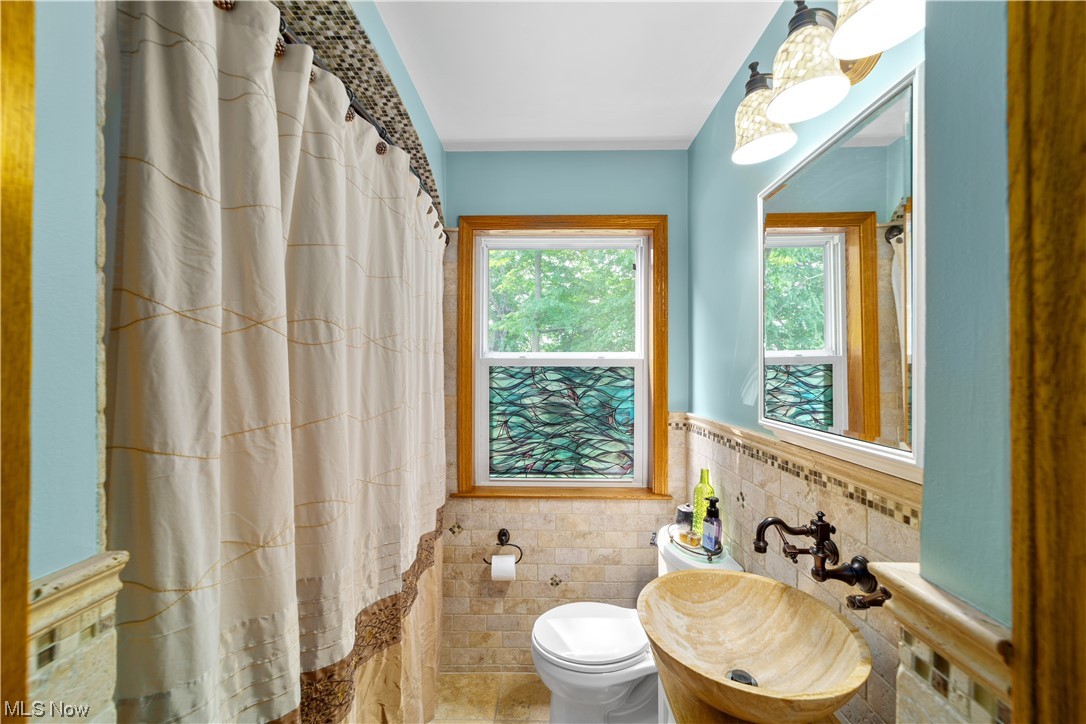 22791 Mastick Road Cleveland, OH 44126 - Photo 19 of 35 Guest Bath