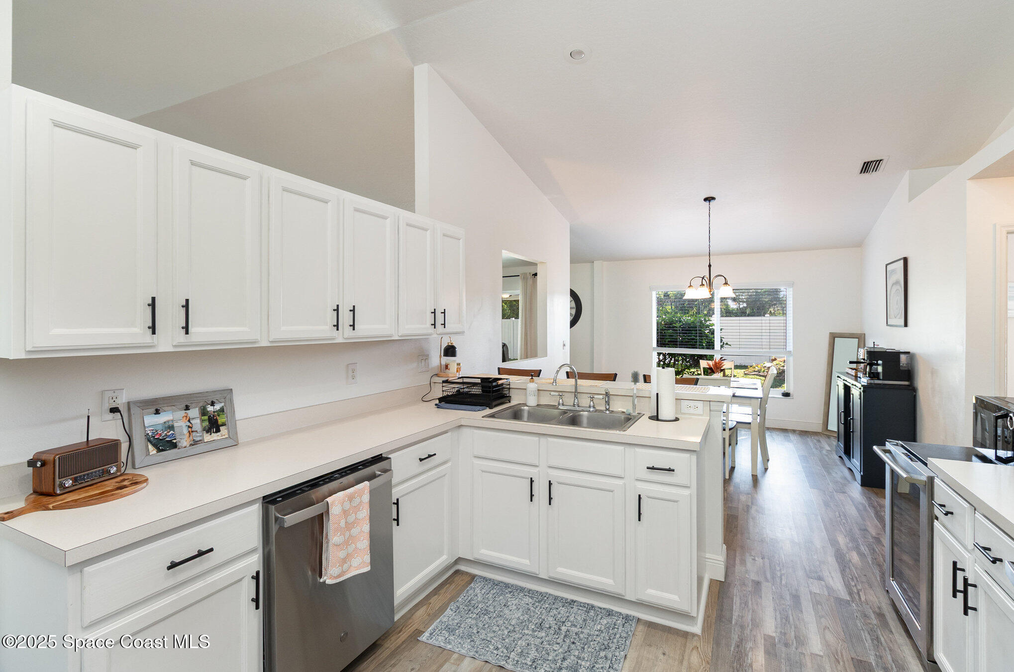 1170 Meadowbrook Road Northeast Palm Bay, FL 32905 - Photo 9 of 25 Kitchen
