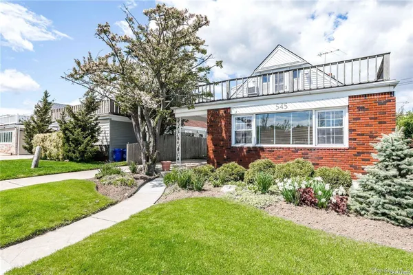 $2,875 | 545 East Park Avenue, Long Beach, NY 11561