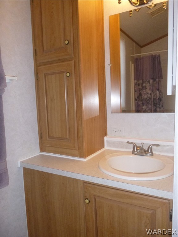 2000 South Ramar Road, Unit 688 Bullhead City, AZ 86442 - Photo 9 of 20 a bathroom with a sink and a mirror