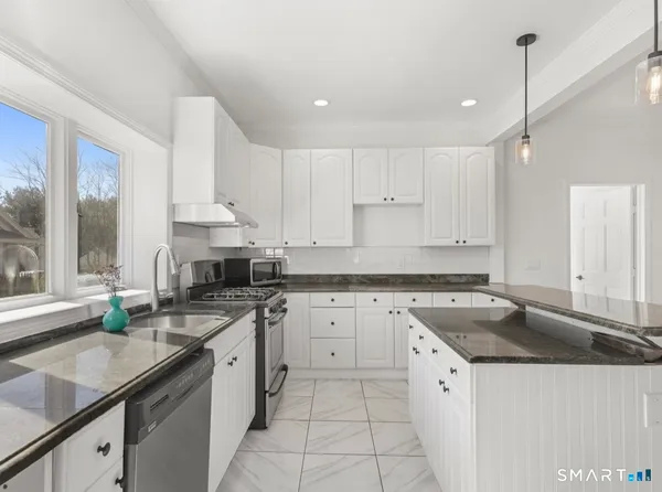 $4,200 | 709 Tunxis Hill Road, Fairfield, CT 06825