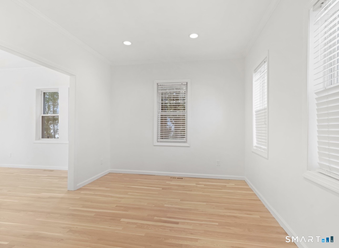 709 Tunxis Hill Road Fairfield, CT 06825 - Photo 7 of 31 Living room