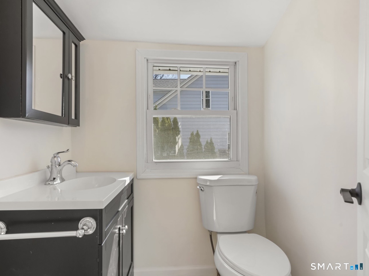 709 Tunxis Hill Road Fairfield, CT 06825 - Photo 9 of 29 Main level half bathroom