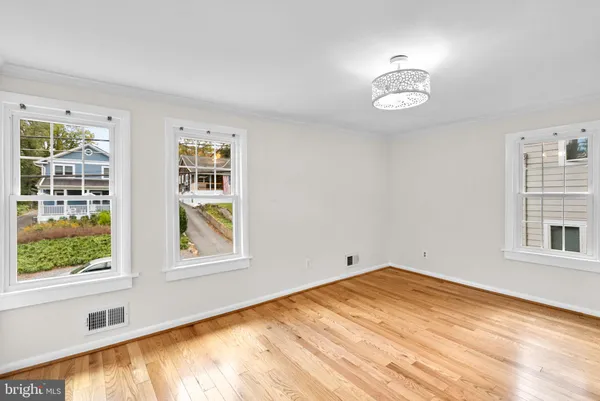 a view of empty room with window