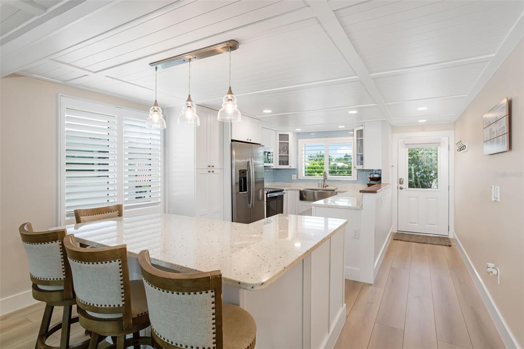 546 Spanish Drive South Longboat Key, FL 34228 - Photo 6 of 57