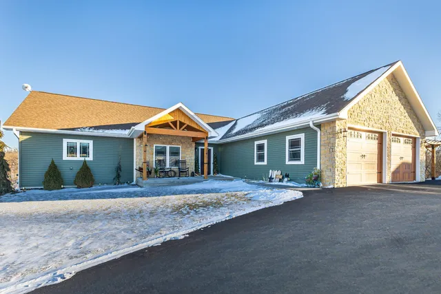 $590,000 | 12481 Bluebird Lane, Darlington, WI 53530