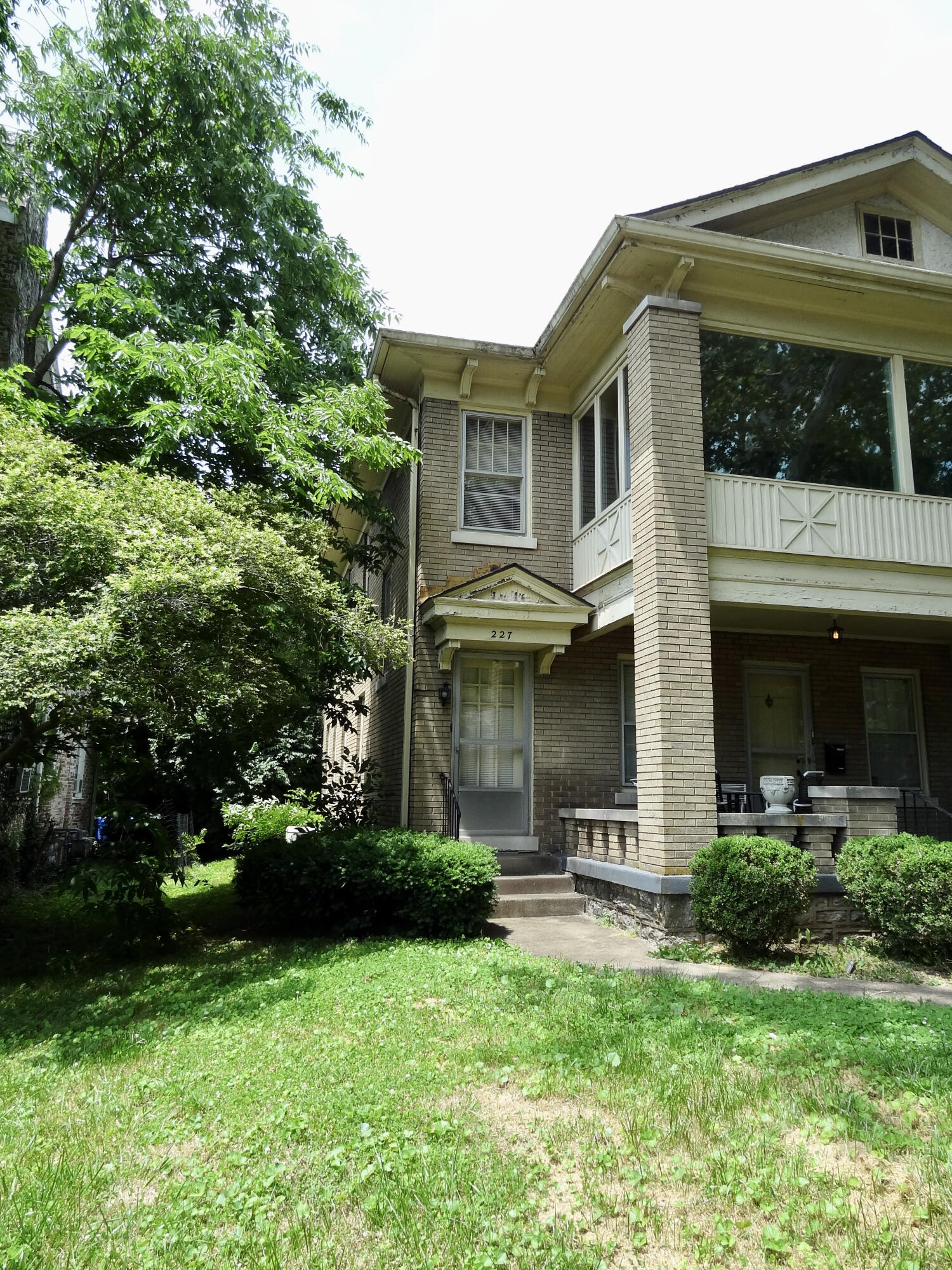 225-227 Sycamore Road Lexington, KY 40502 - Photo 3 of 80 8AB4BB10-558B-4BAE-BF54-D95AD8129BE0_1_2