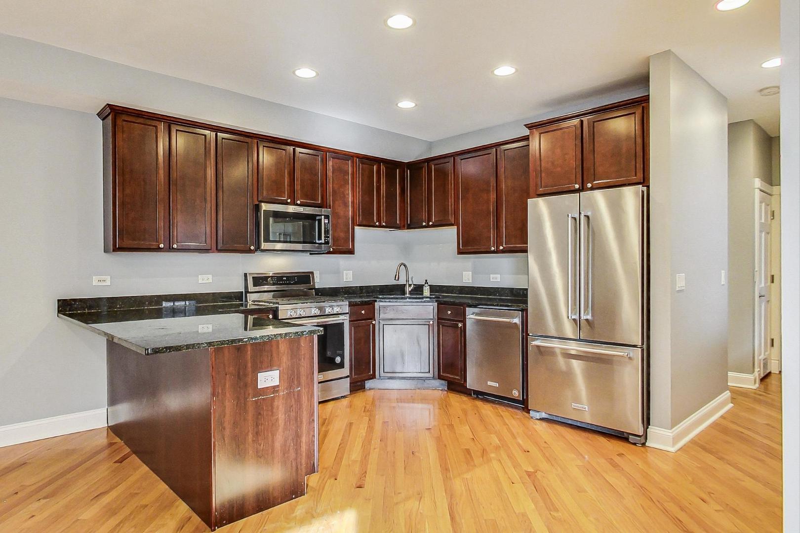 843 Ridge Avenue, Unit 3 Evanston, IL 60202 - Photo 8 of 24 Gallery Image 8