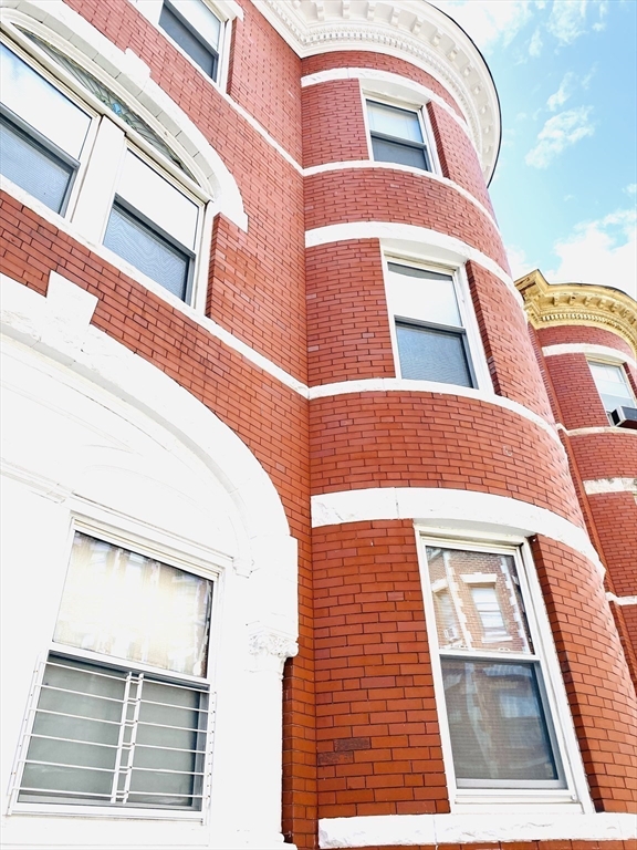 19 Castlegate Road Boston, MA 02121 - Photo 3 of 26 Gallery Image 3