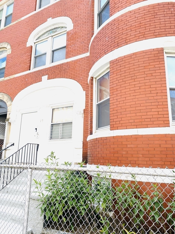 19 Castlegate Road Boston, MA 02121 - Photo 4 of 26 Gallery Image 4