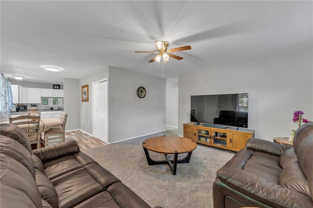 4212 Southwest 28th Terrace Topeka, KS 66614 - Photo 11 of 37