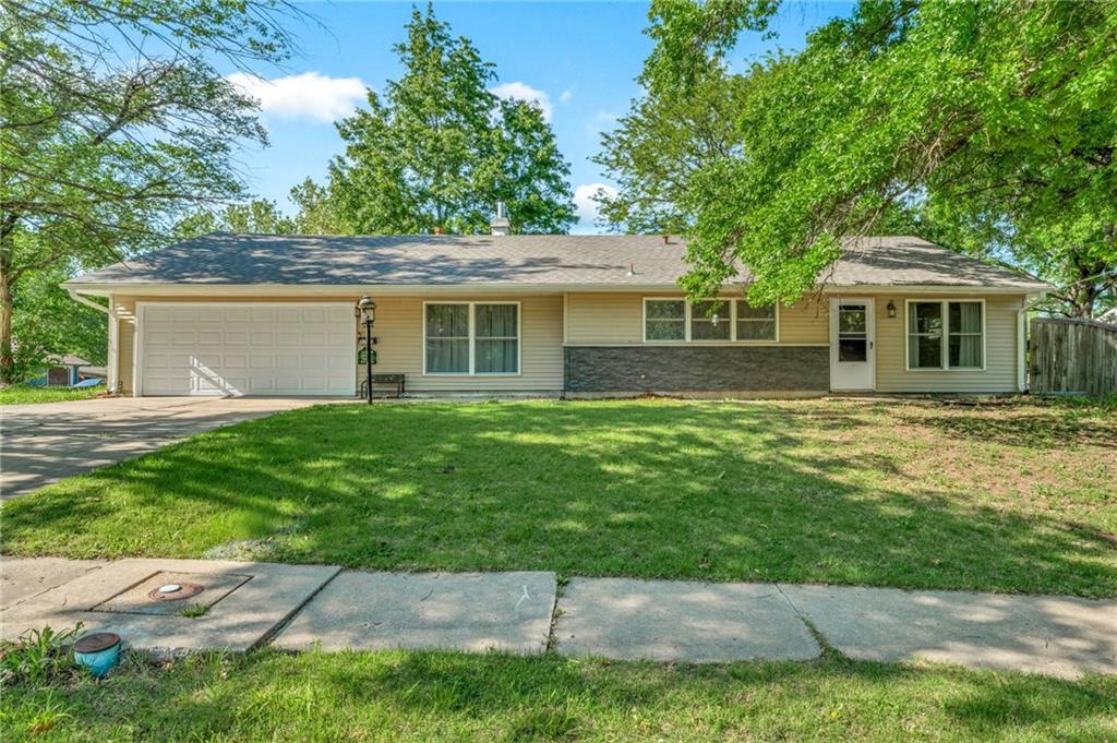 4212 Southwest 28th Terrace Topeka, KS 66614 - Photo 3 of 37