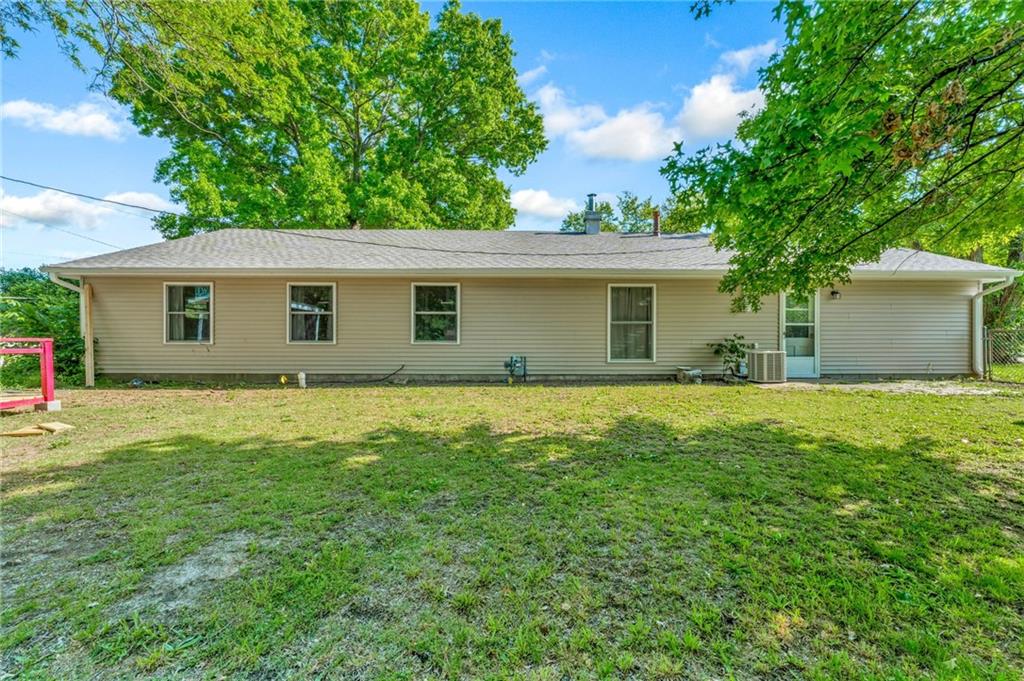 4212 Southwest 28th Terrace Topeka, KS 66614 - Photo 36 of 37