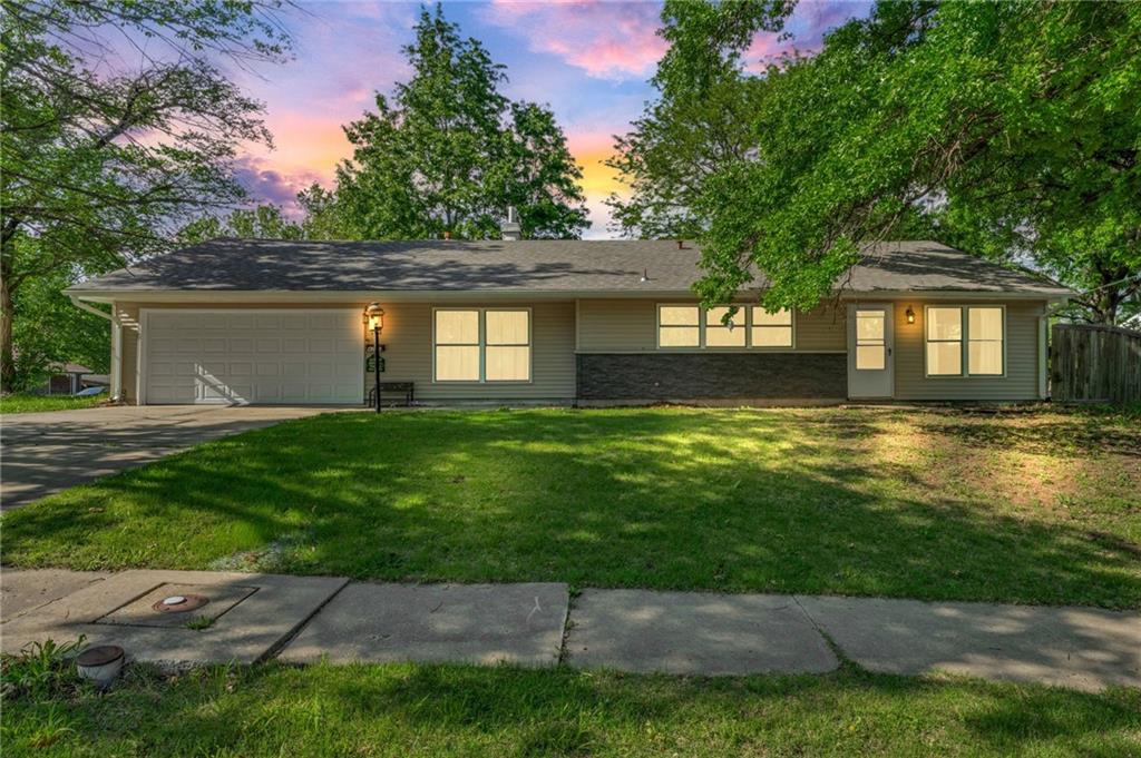 4212 Southwest 28th Terrace Topeka, KS 66614 - Photo 4 of 37