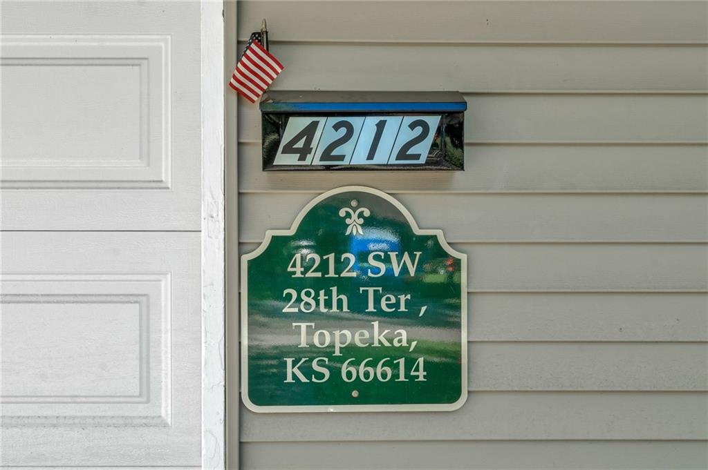 4212 Southwest 28th Terrace Topeka, KS 66614 - Photo 6 of 37