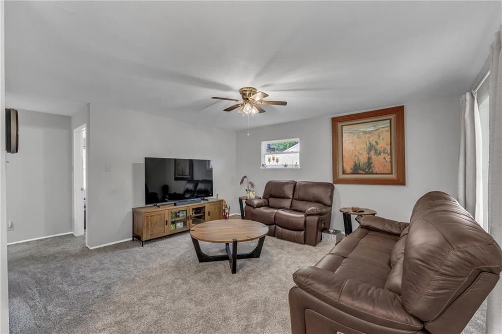 4212 Southwest 28th Terrace Topeka, KS 66614 - Photo 10 of 37