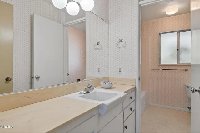 $1,695,000 | 262 Crestwood Avenue, Ventura, CA 93003