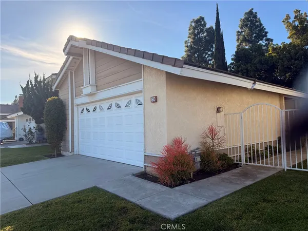 a view of a back yard of the house