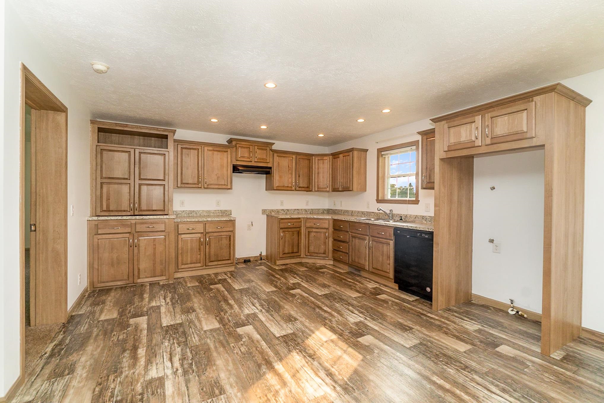 4446 Bay Arenac Line Road Pinconning, MI 48650 - Photo 10 of 40 50093510-9.JPG