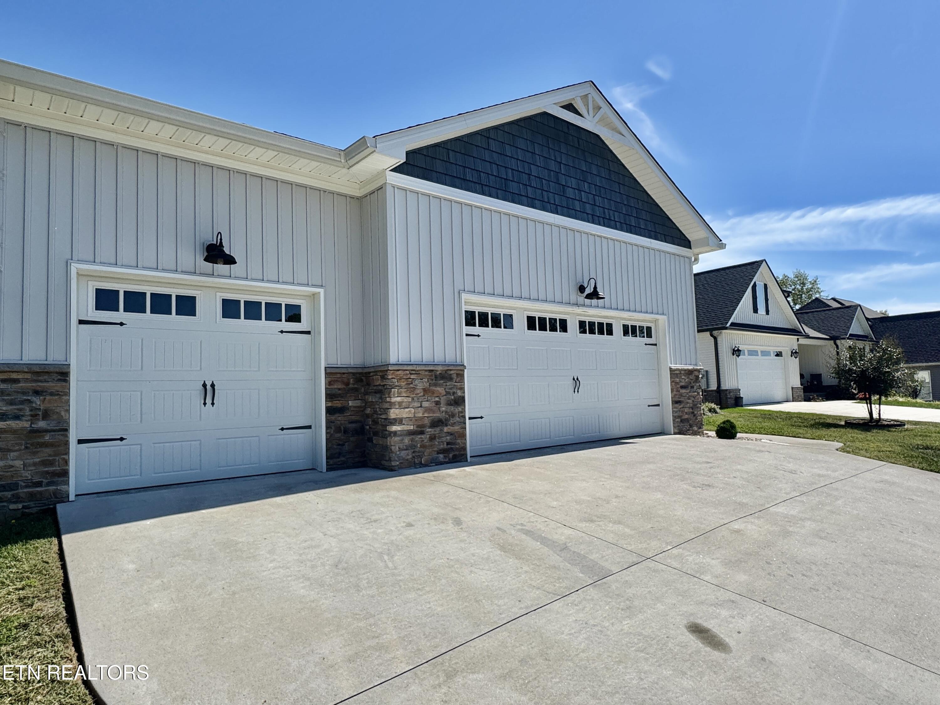 170 Elokwa Way Loudon, TN 37774 - Photo 3 of 52 3