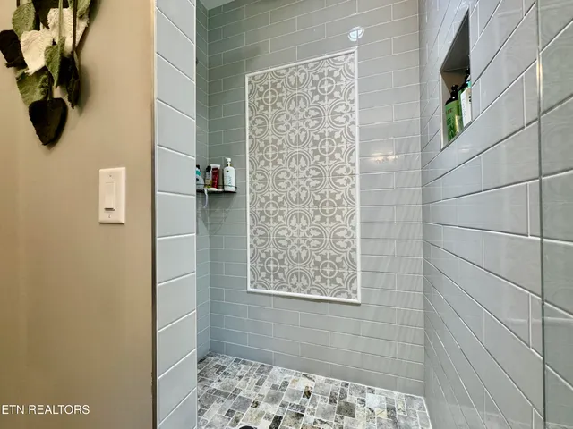 $499,000 | 170 Elokwa Way, Loudon, TN 37774