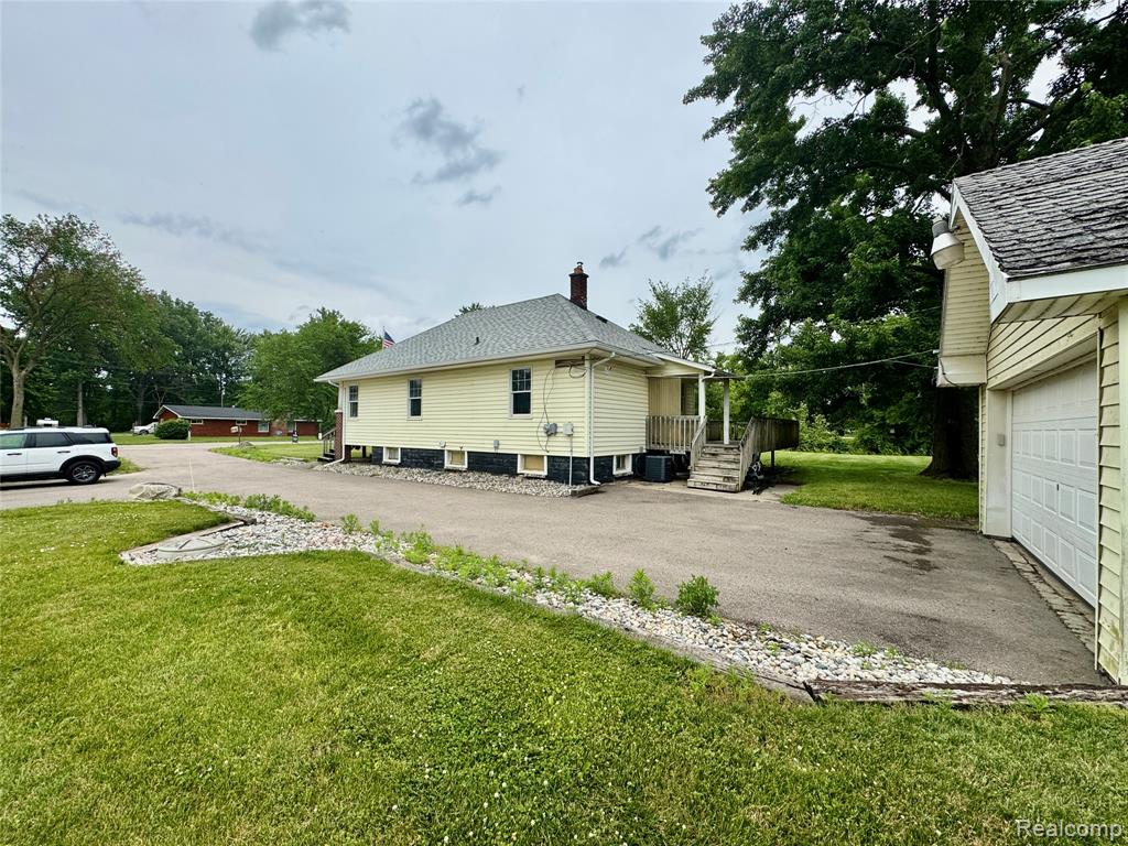 47345 Willis Road Belleville, MI 48111 - Photo 3 of 34
