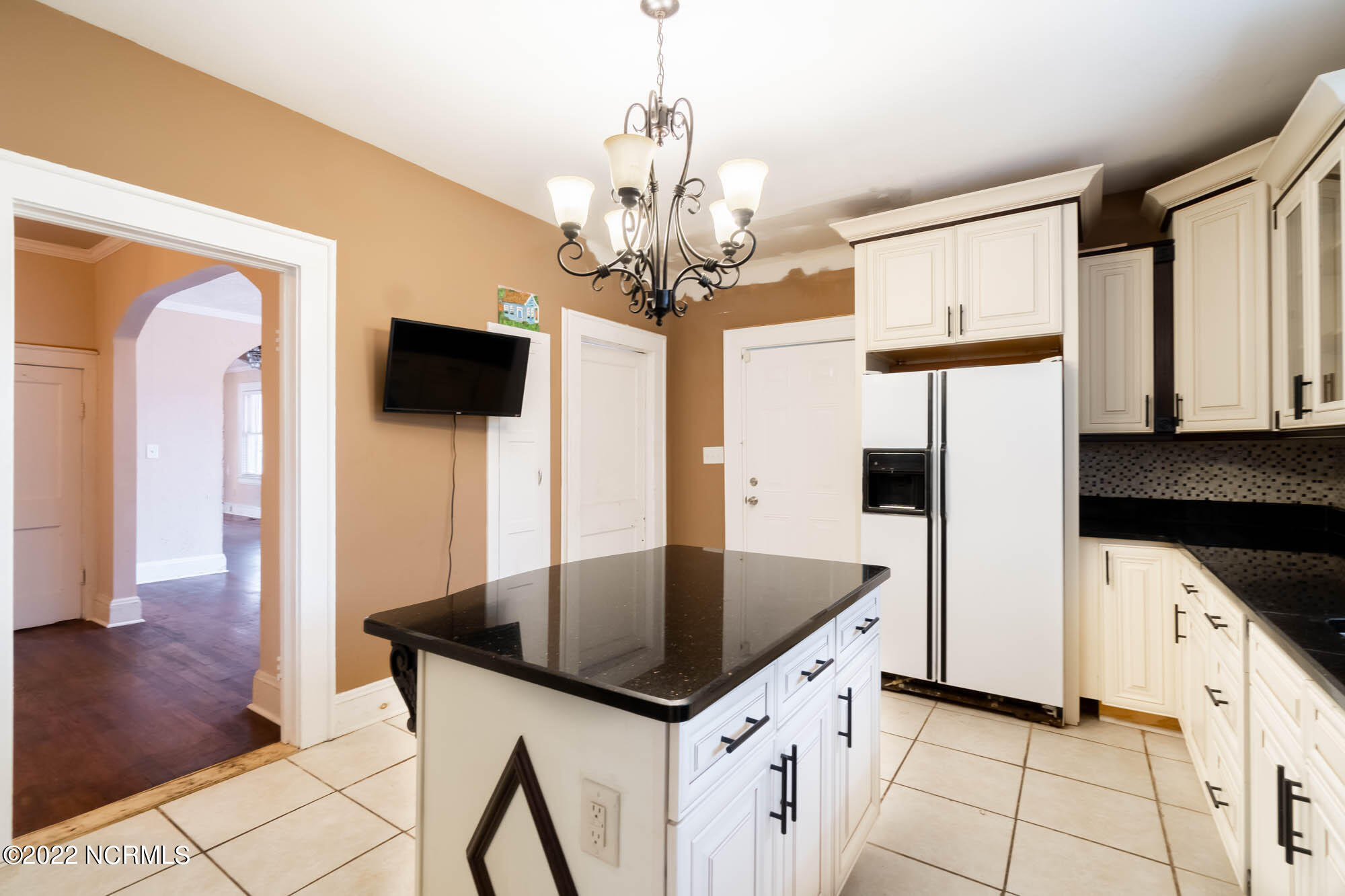 606 Hill Street Rocky Mount, NC 27801 - Photo 15 of 20 Kitchen Island dsc04925-hdr