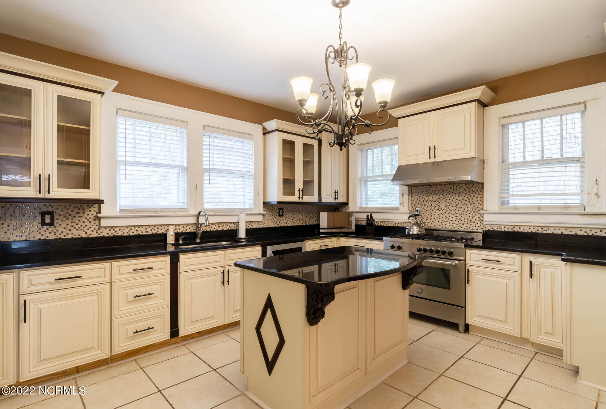 606 Hill Street Rocky Mount, NC 27801 - Photo 17 of 20 Kitchen Ctr dsc04907-hdr