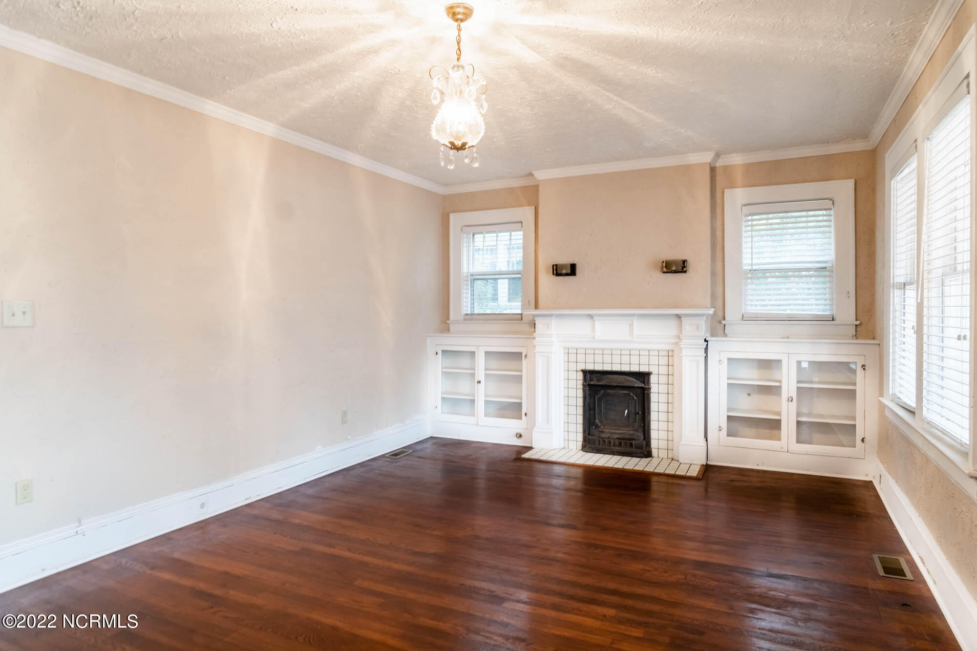 606 Hill Street Rocky Mount, NC 27801 - Photo 3 of 20 Great Room 2 dsc04844-hdr