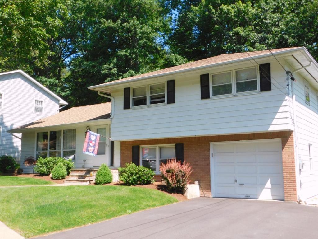 238 Ridgefield Road Endicott, NY 13760 - Photo 2 of 30 Gallery Image 2