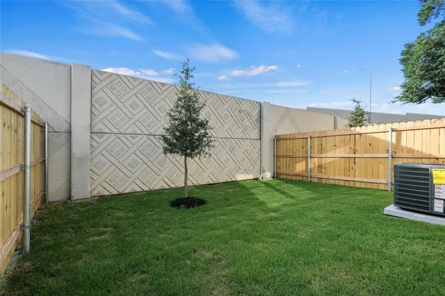 $1,800 | 2221 Hooper Street, Dallas, TX 75215