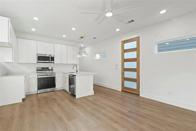 $1,800 | 2221 Hooper Street, Dallas, TX 75215