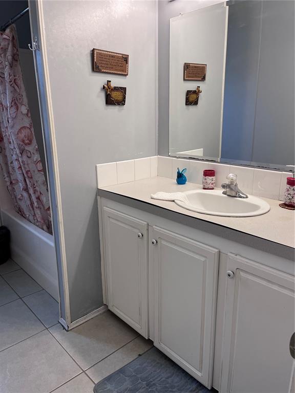 203 Vancouver Circle Interlachen, FL 32148 - Photo 13 of 25 a bathroom with a sink and a mirror